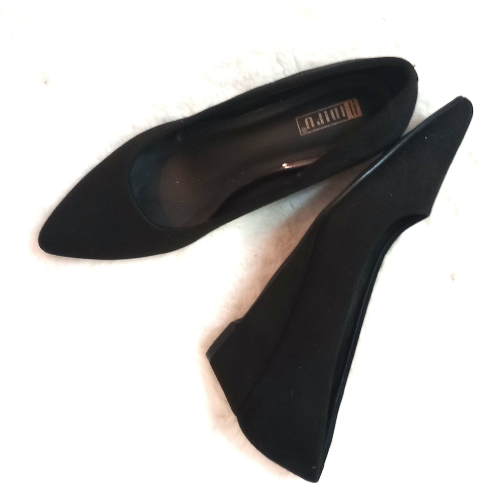 Black Wedges